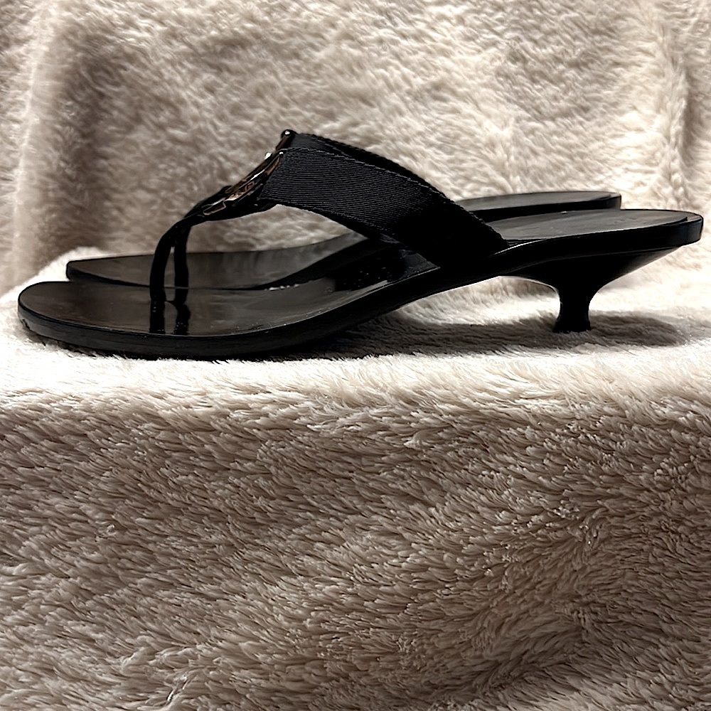 🎉HP🎉 GUCCI Kitten Sandals - Picture 4 of 9